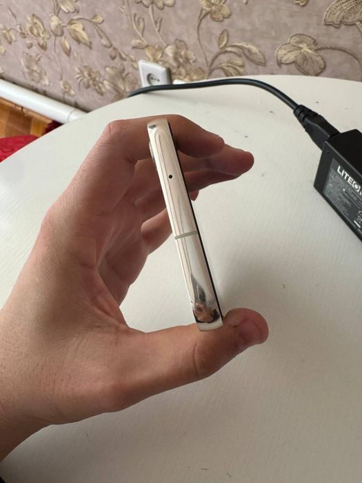 Samsung s 23 plus 8/ 512 xolati ideal