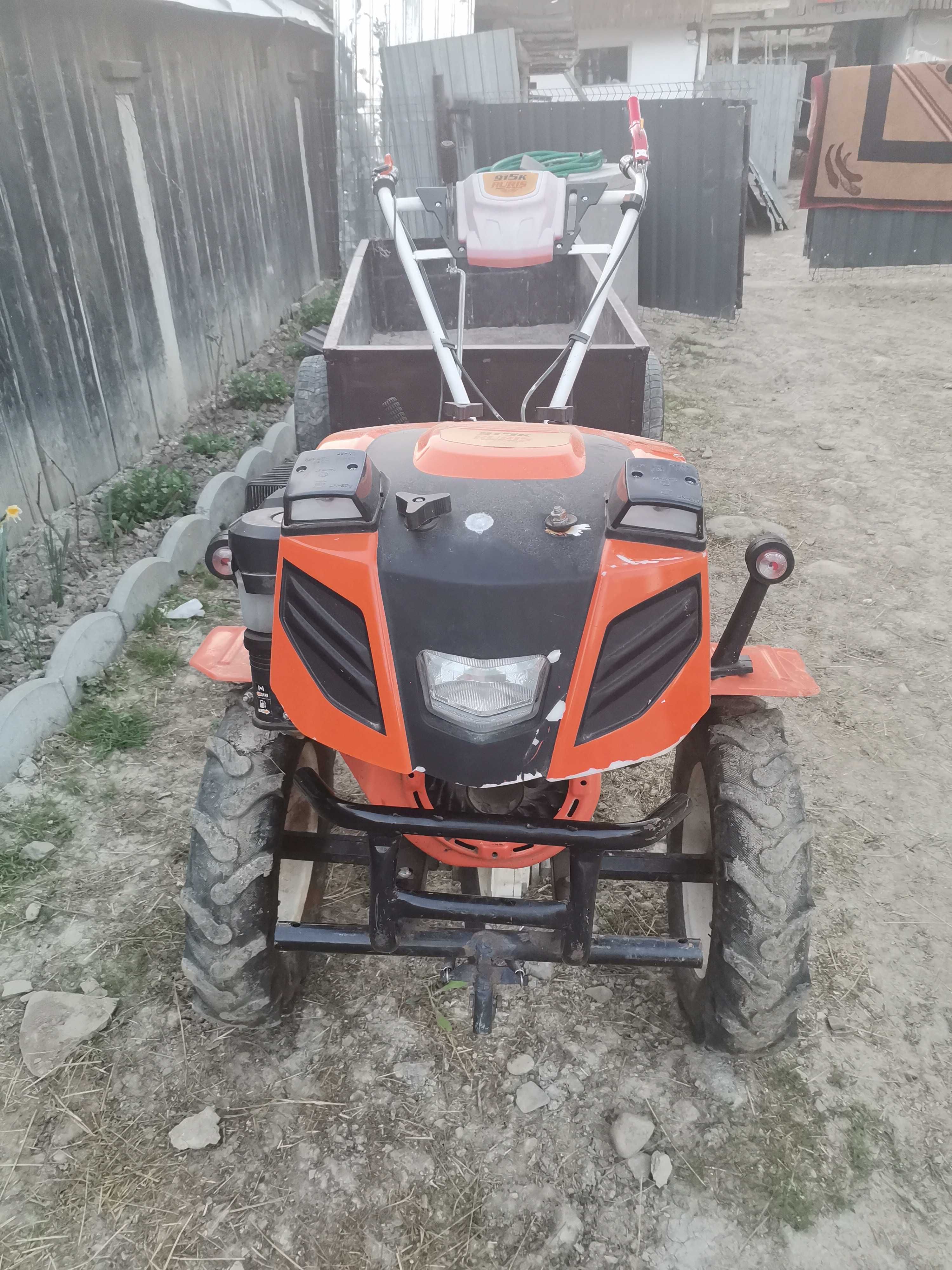 Vând motocultor   5200 lei