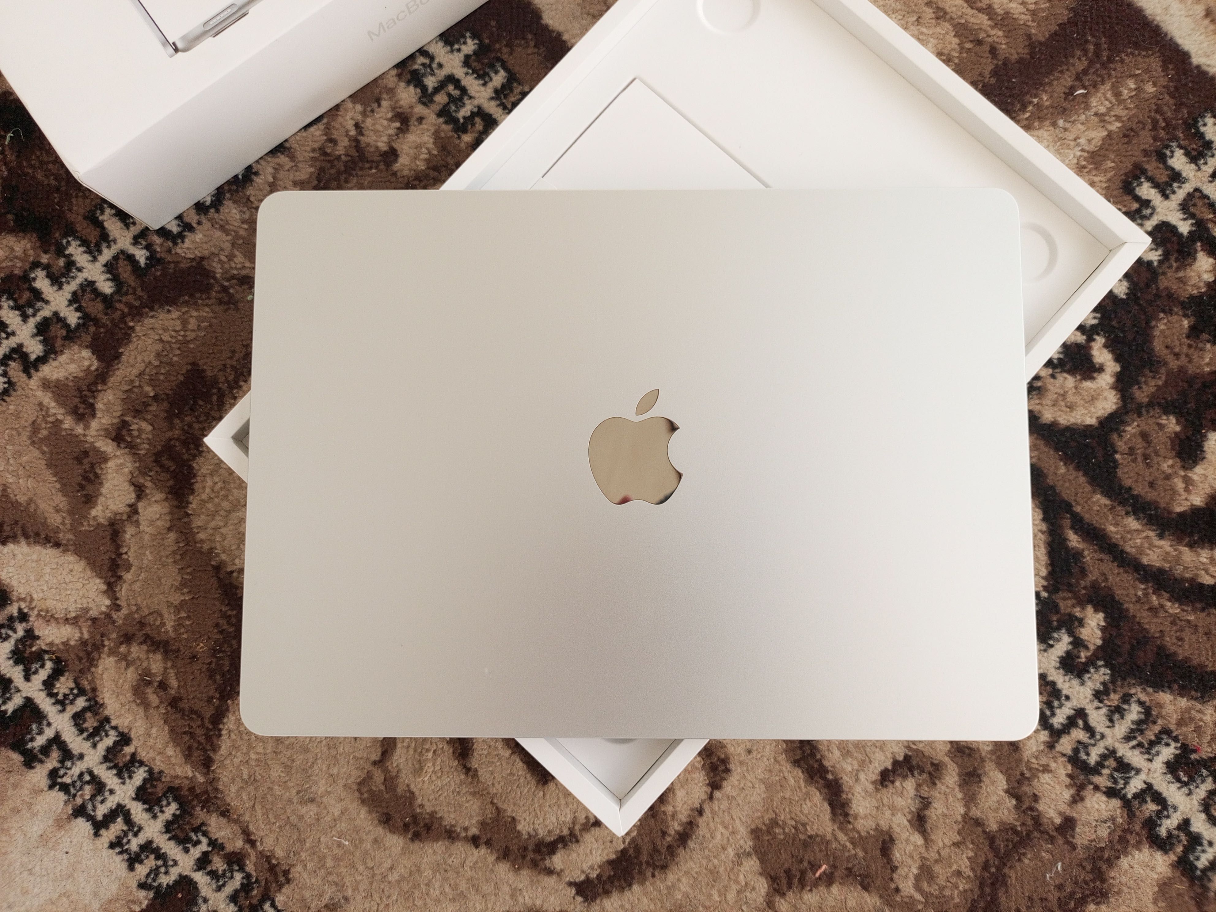 Holati ideal MacBook Air M2, 99%, 8-256GB sotiladi