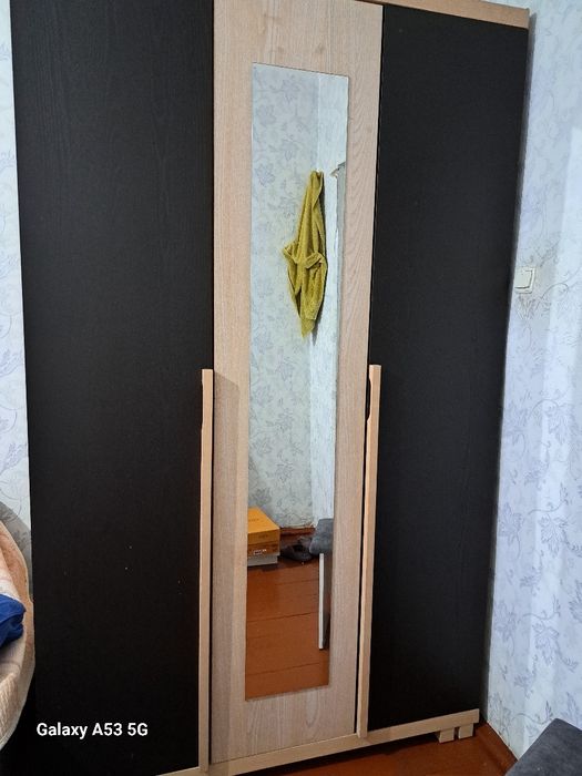 Срочно Шкаф хороший двери деревянные