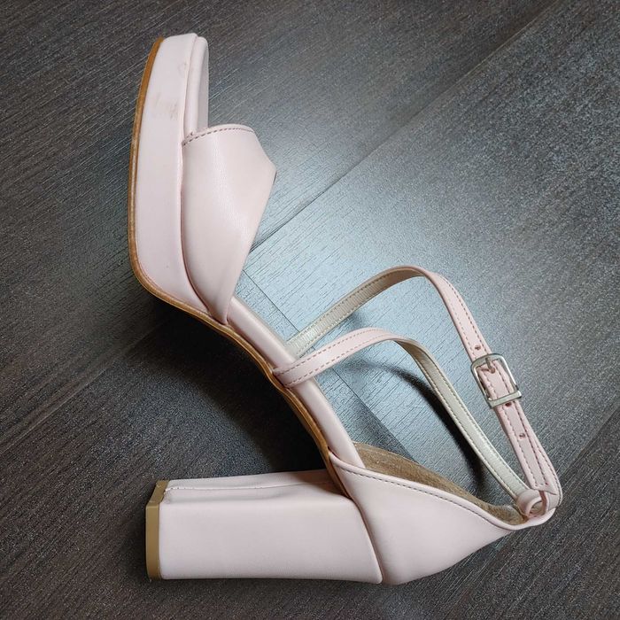 сандали на ток цвят пудра