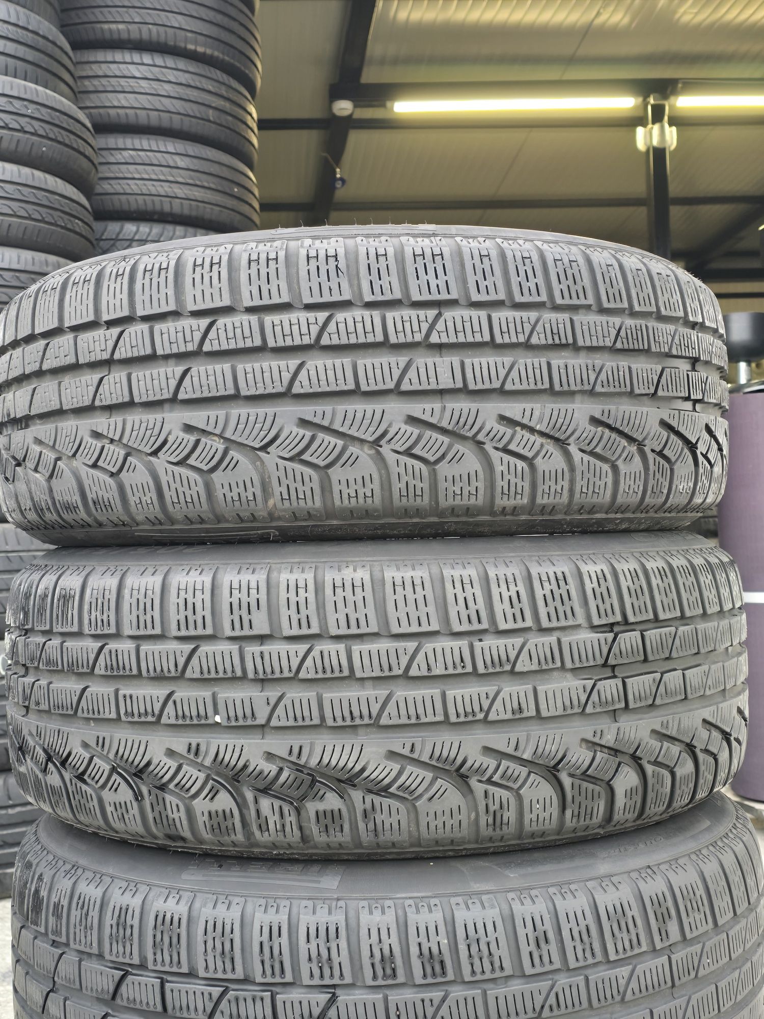 4 Броя 205/55/17 Pirelli 2x7mm 2x5mm 21dot