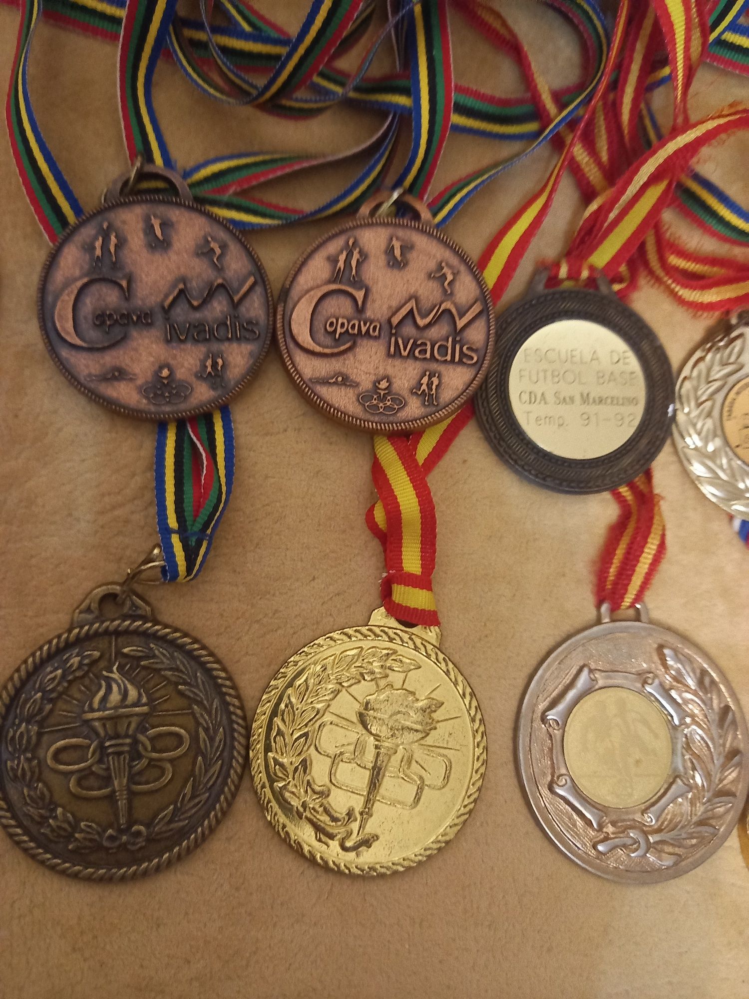 Vand lot diferite medalii