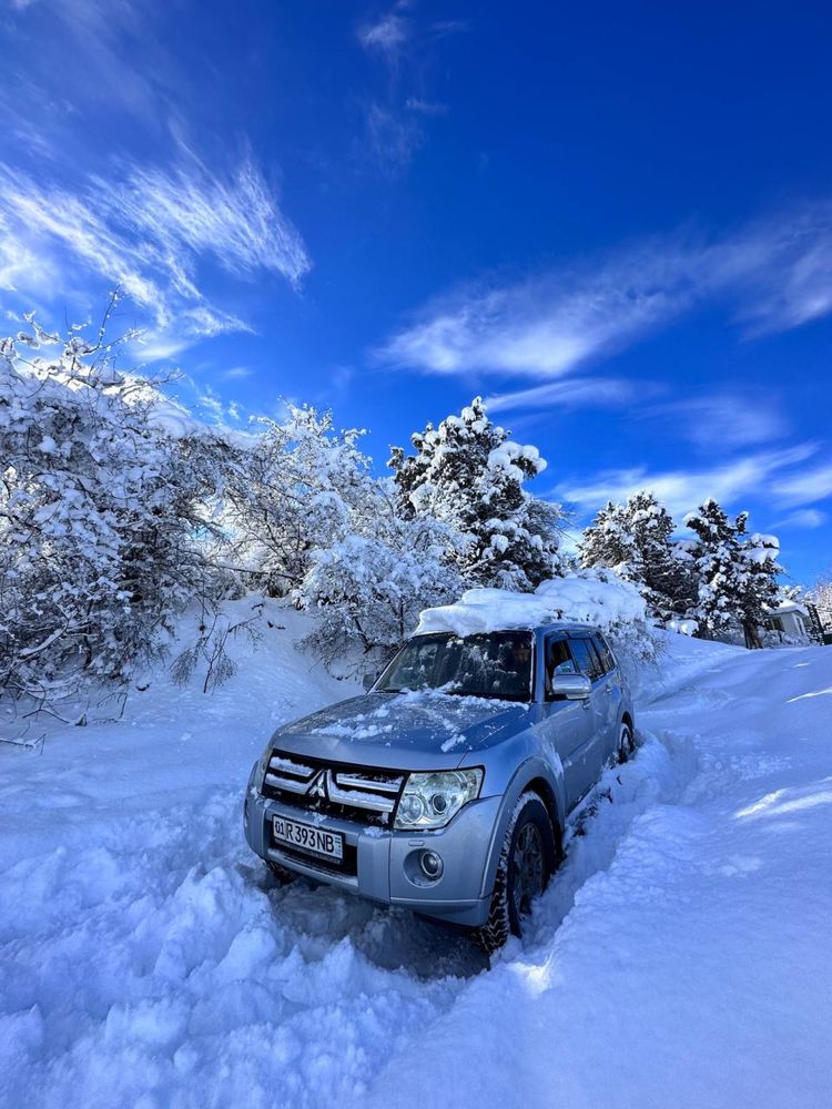 Продам Mitsubishi Pajero IV. Да, тот самый внедорожник.