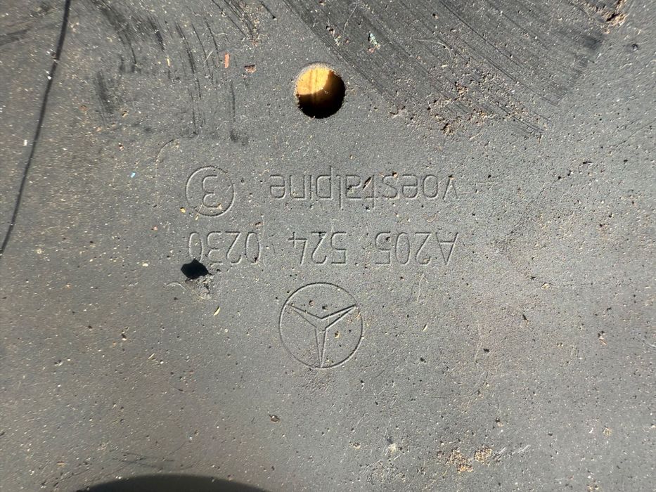 Кори под двигател Mercedes w205