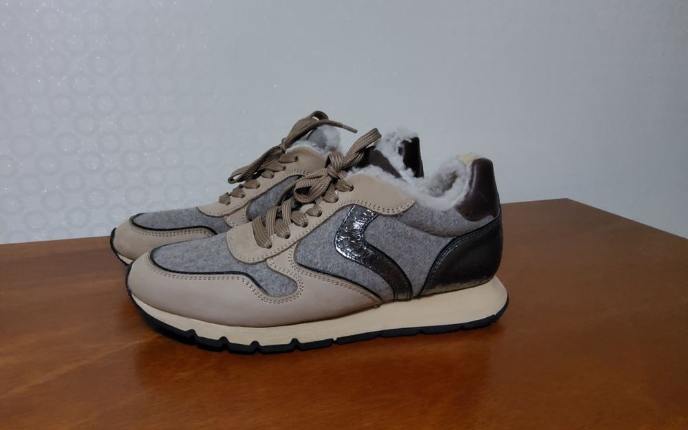 Продам новые женские кроссовки Voile blanche