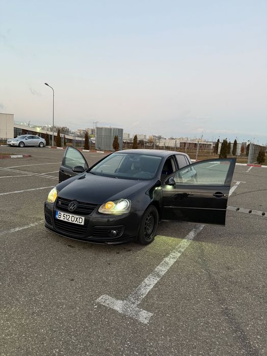 Vând Golf 5 pentru piese