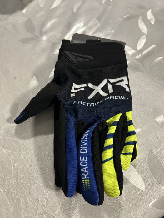 Продавам fxr ръкавици