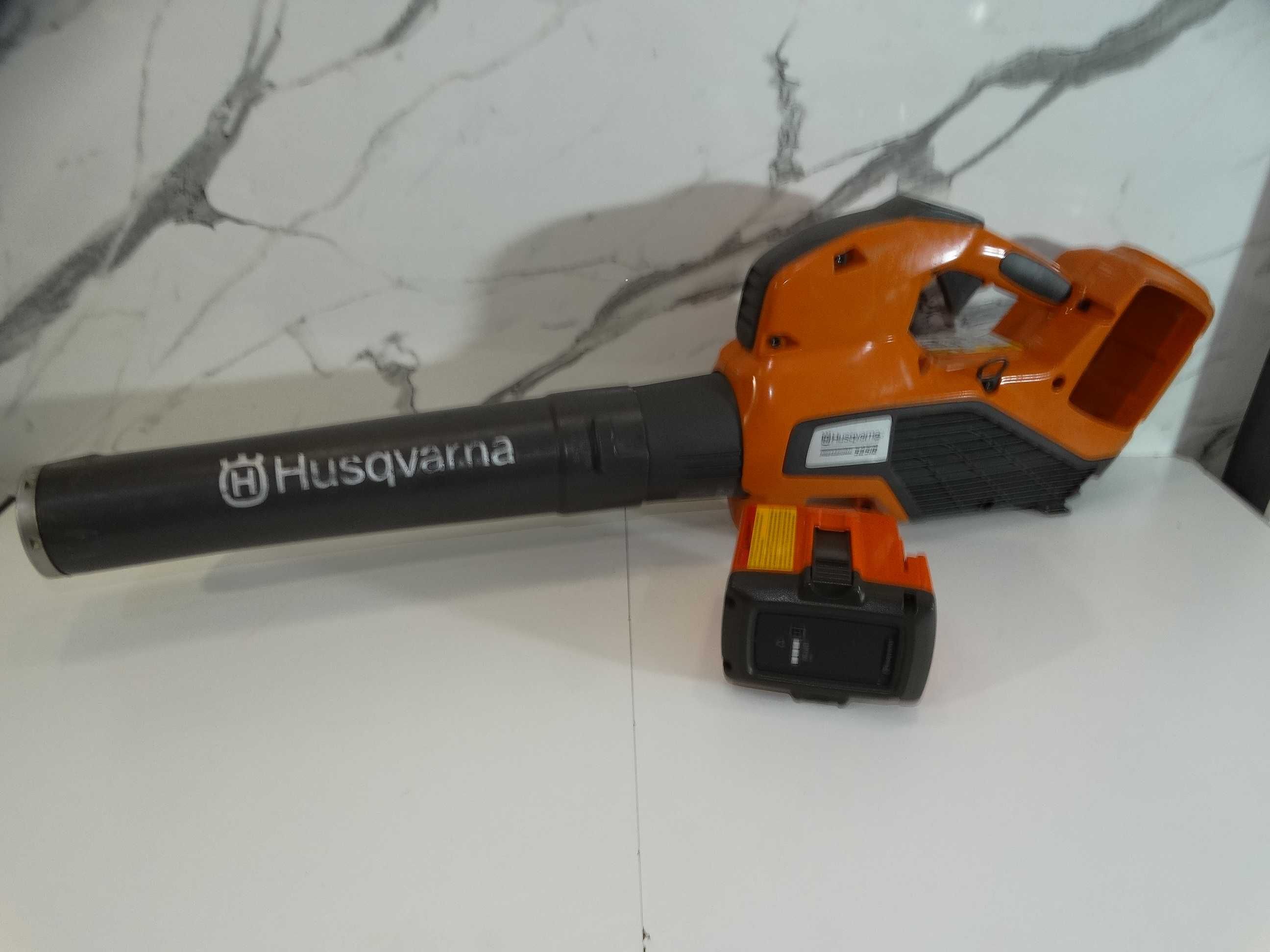 Husqvarna 525 iB / BLI 20 - Мощна акумулаторна метла