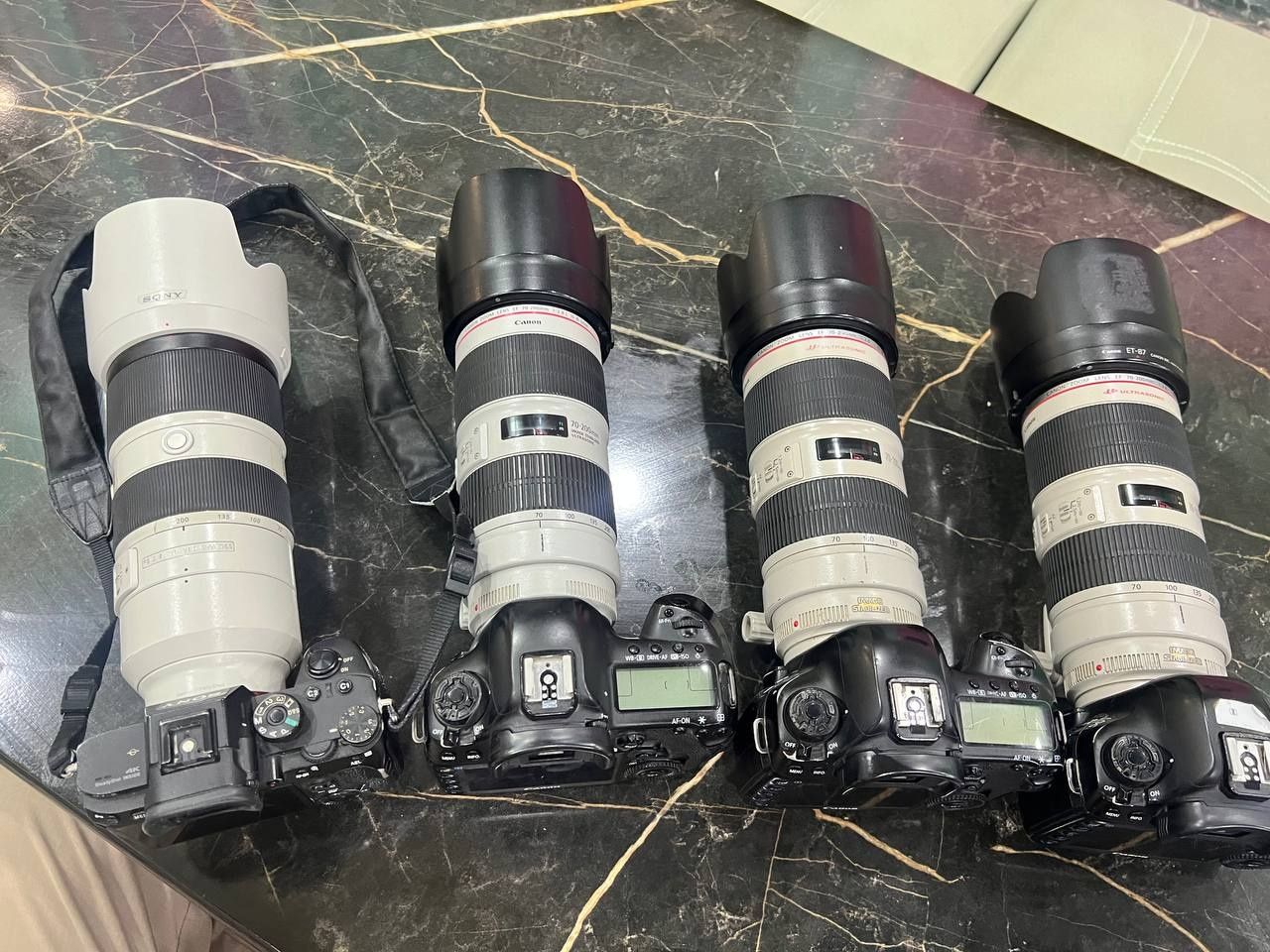 Фотоаппарат  canon mark 4. Sony r3.