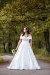 Vând rochie de mireasa cu corset