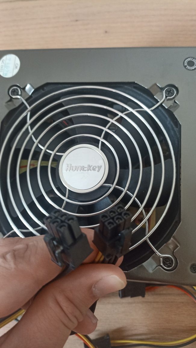 Huntkey LW-6550HG 550ватт. Блок питания в отличном состоянии.
