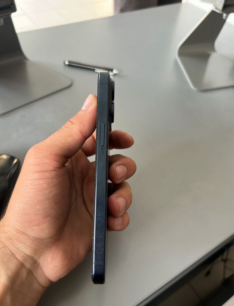 Продавам Iphone 15 PRO MAX 256gb