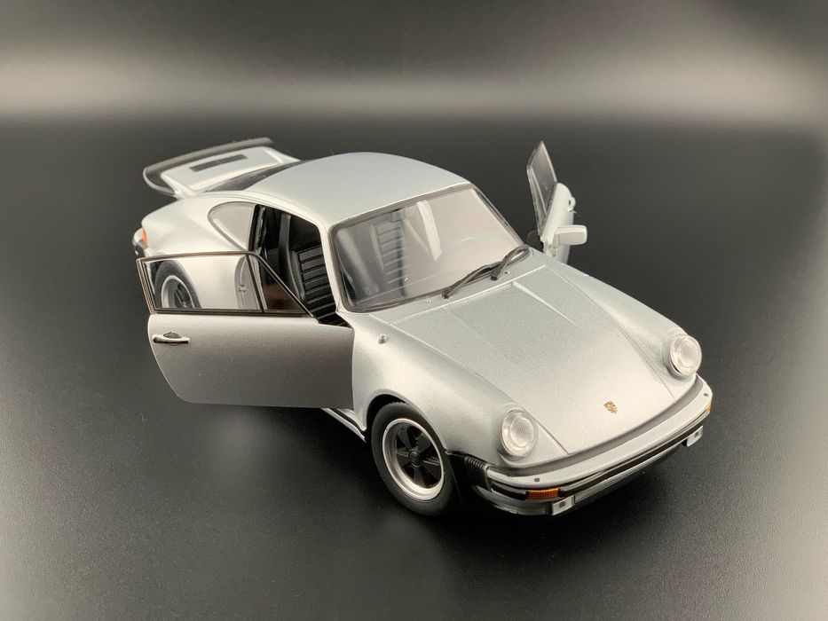 Macheta auto Porsche 911 Turbo 930 , Welly, 1/24
