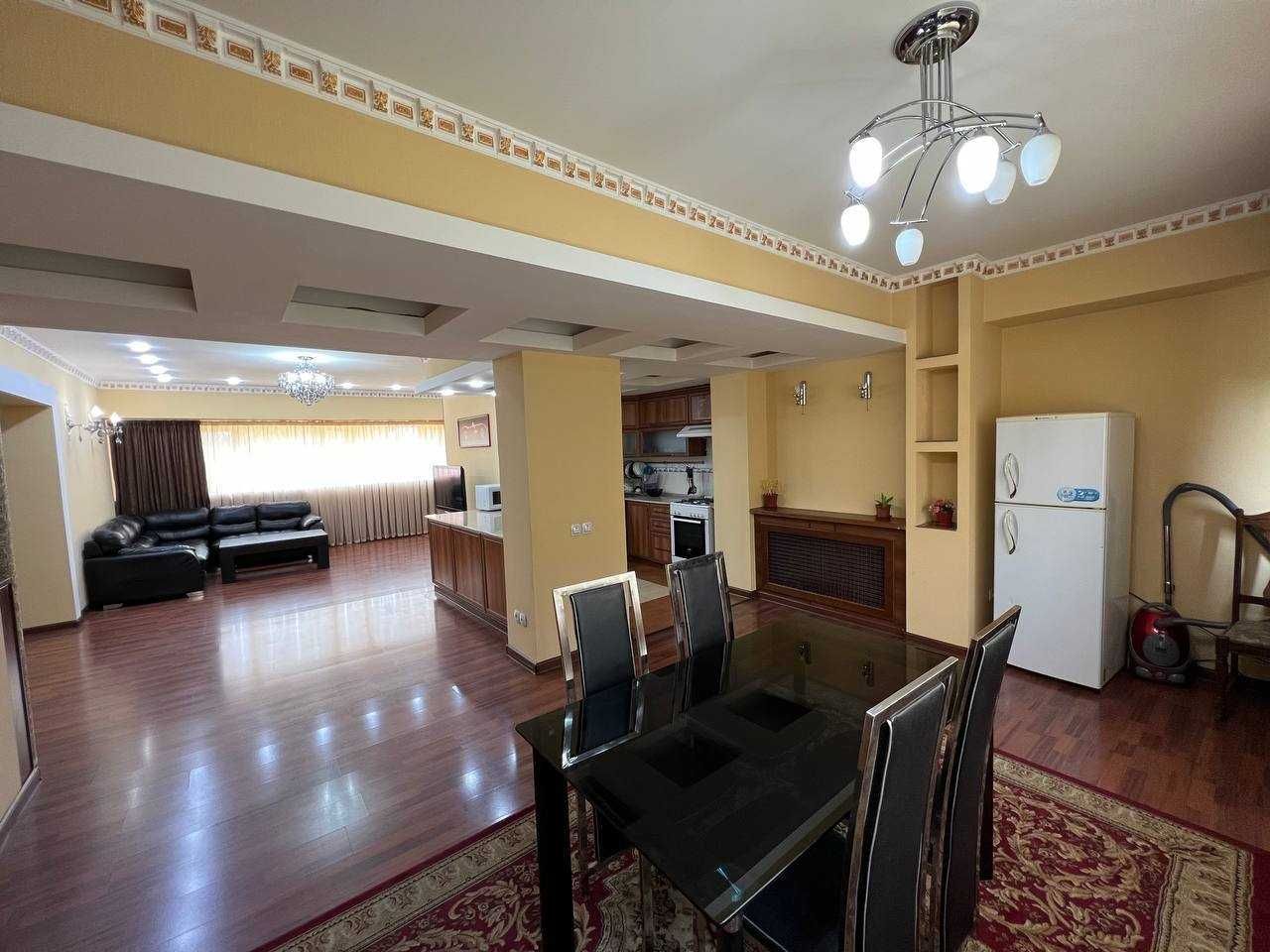 Ц-1, 5в4, 110 м², 2 с/у, средний ремонт 5/9, Шахрисабз гостиница Тата`