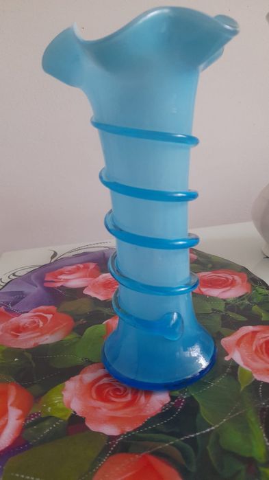 vaza albastra rara