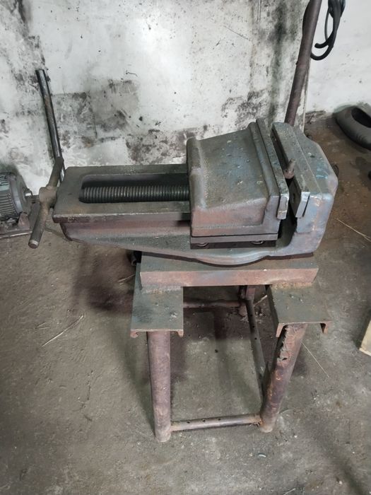 Продам тиски в рабочем состоянии, Цена 50000 торг уместен.