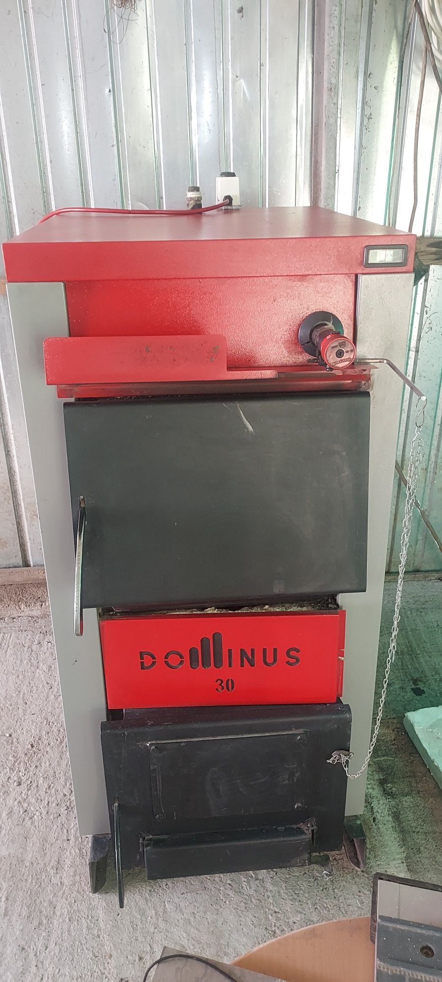 Vand cazan 30kw preț  3290 lei cazanul are pompa recirculare  termosta