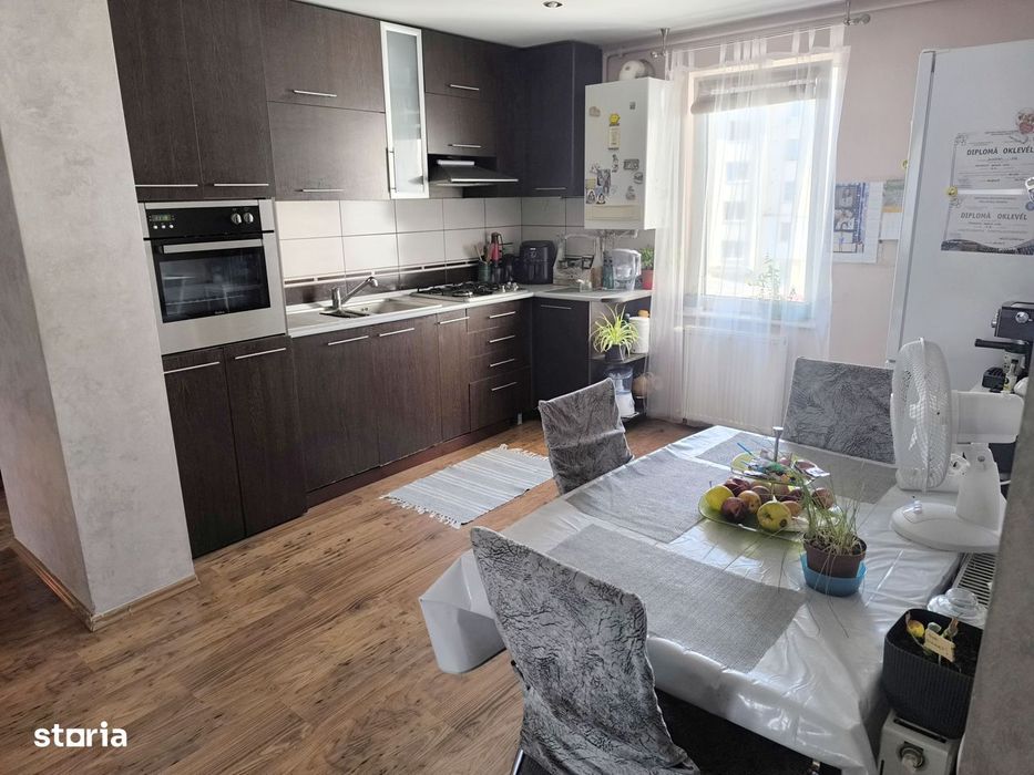 Apartament 3 camere intrare Cristești ( garaj și pivnita inclus)