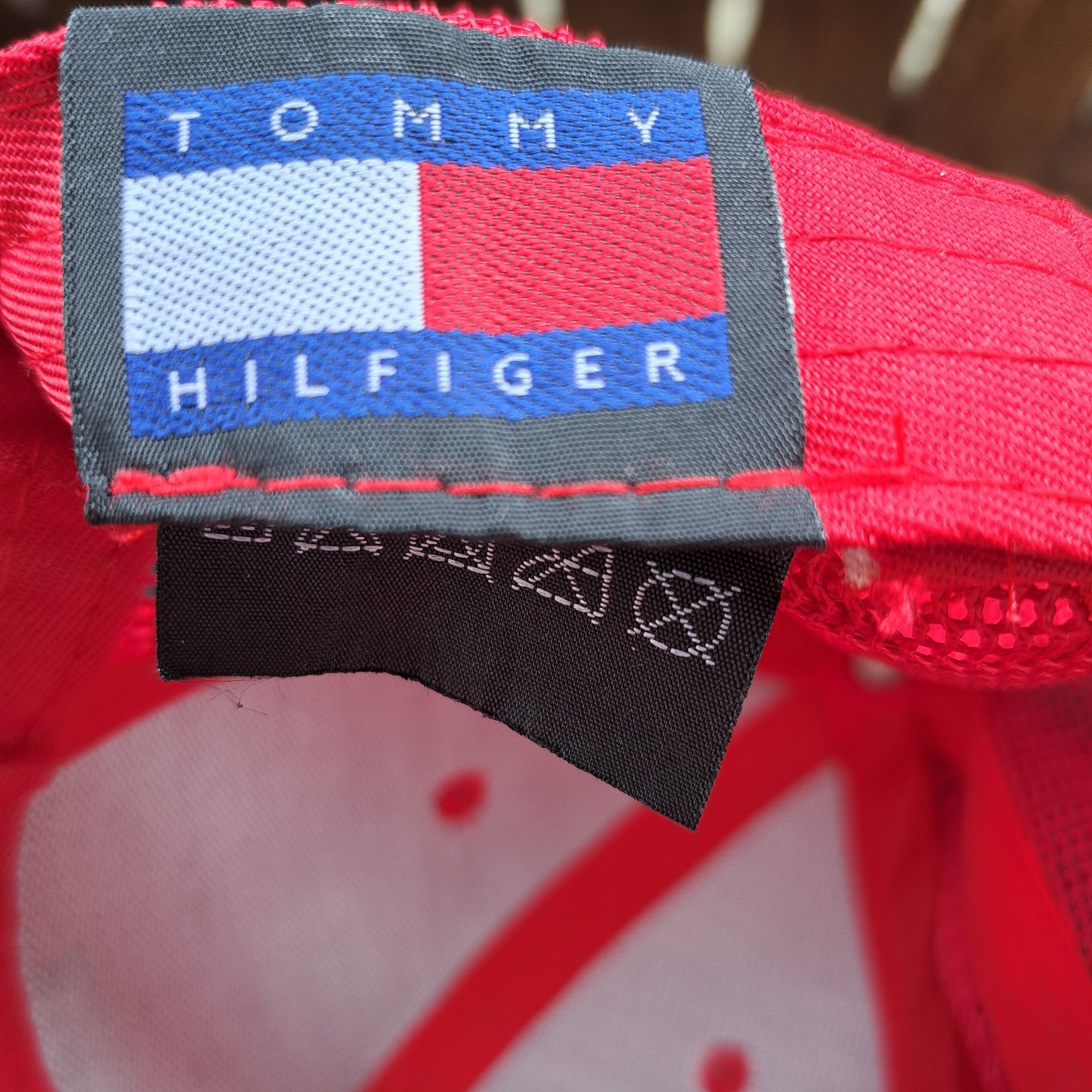 Tommy hilfiger  спортна шапка с етикет