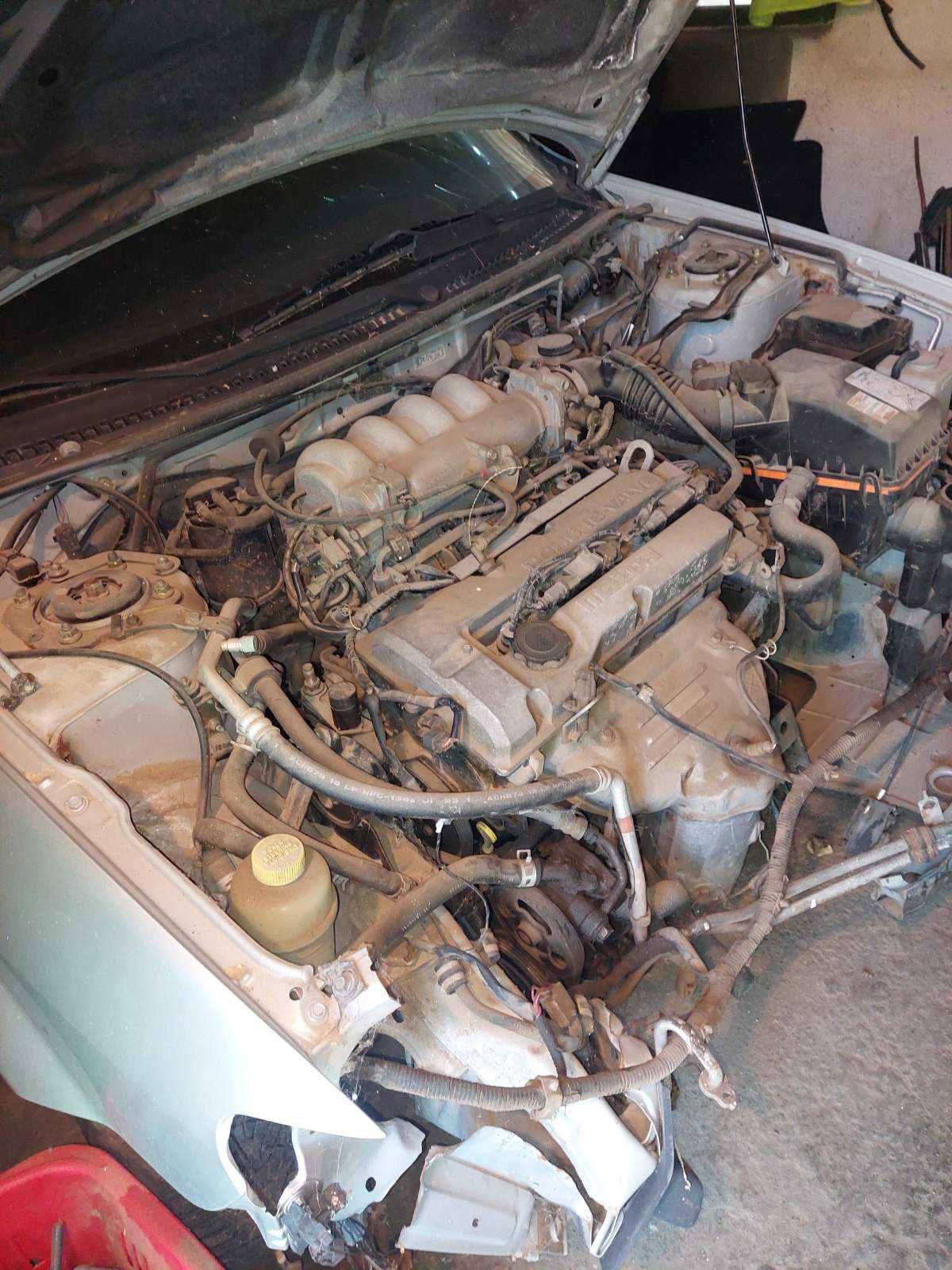 Продавам Mazda 323F на части