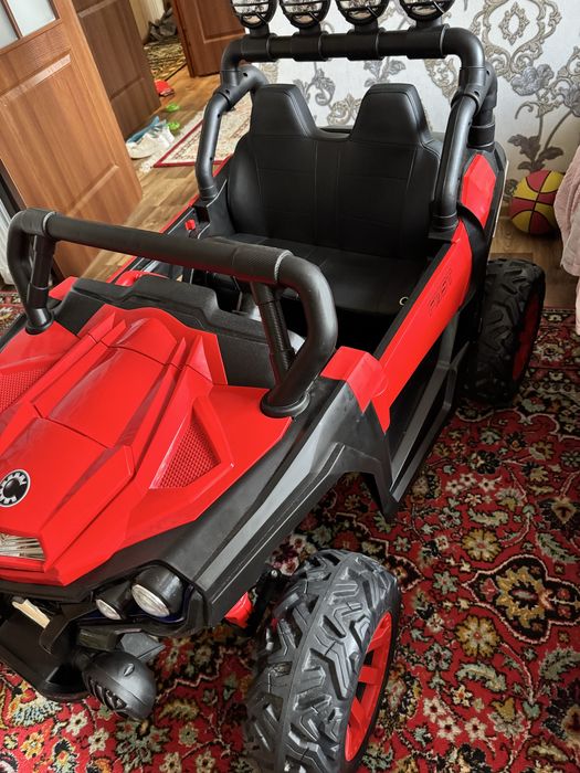 Машина почти новая детская