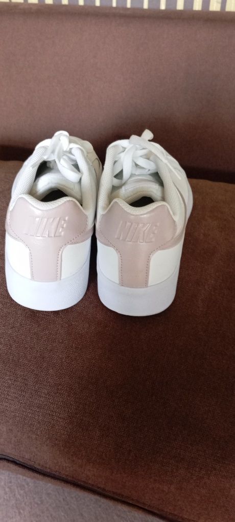 Дамски кецове Nike