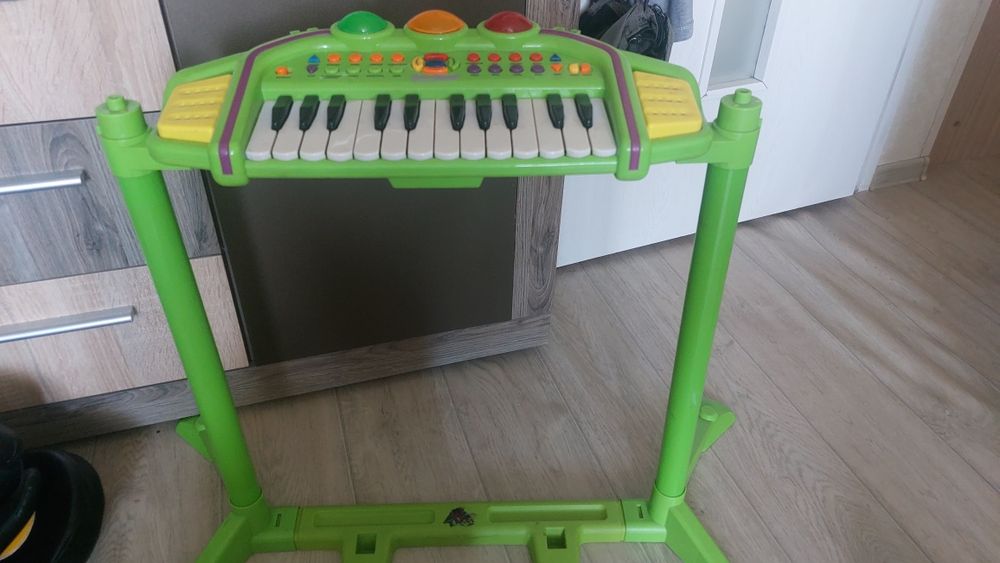 Синтезатор 2000 в хорошем состоянии