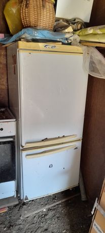 Продам холодильник и газовая плитка.