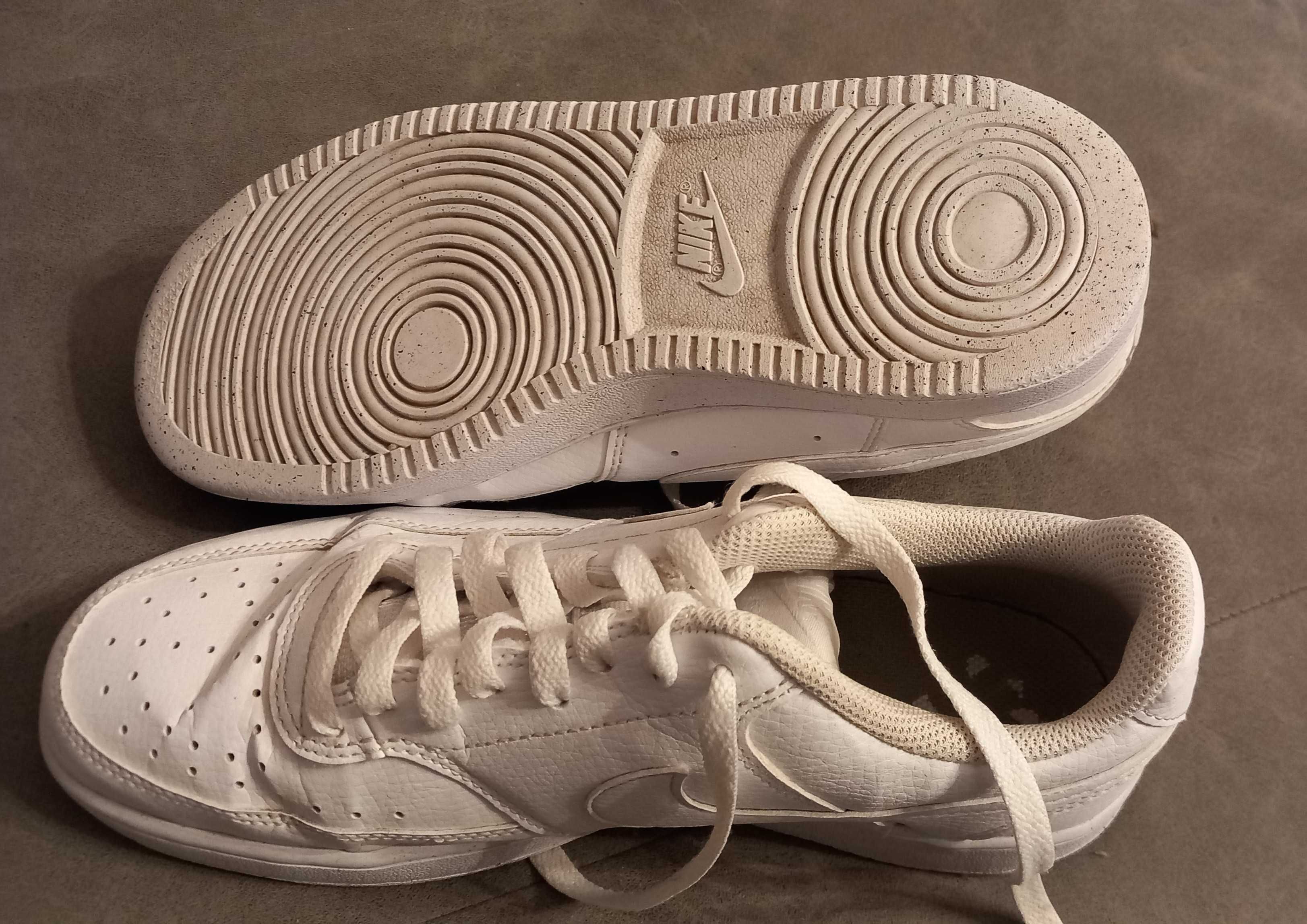 Nike бели кецове – номер 40