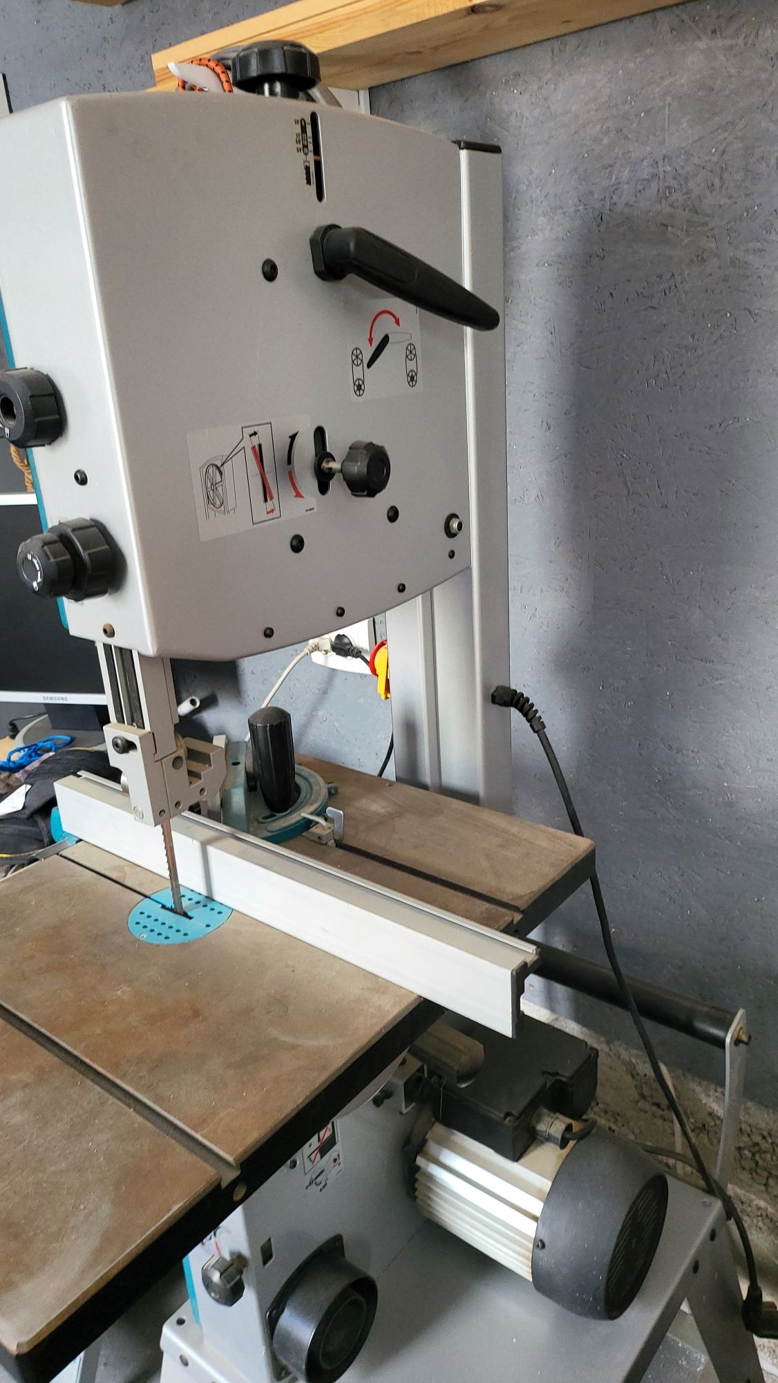 Ленточная пила Makita LB1200F