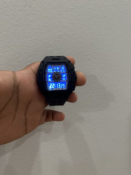 Продавам Красив Часовник