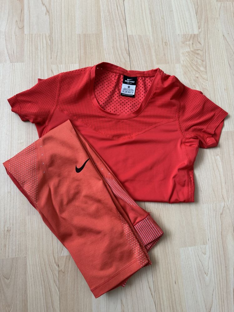 два оригинални  екипа nike