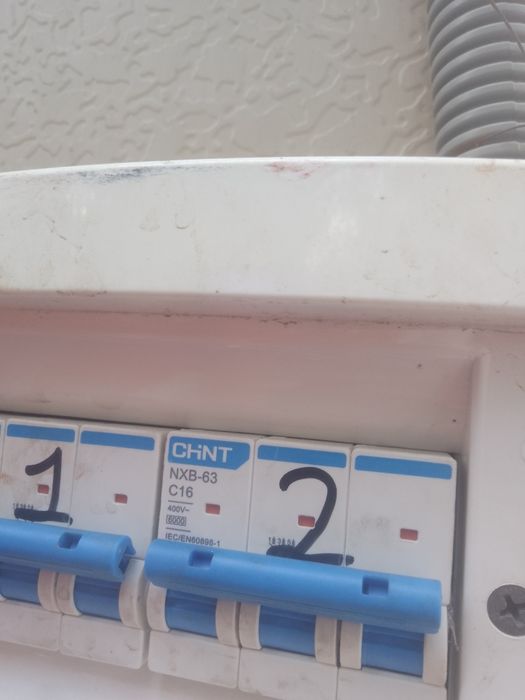 eliktirik santehniklik xizmatlarini qilaman uchurchik quyaman lustira