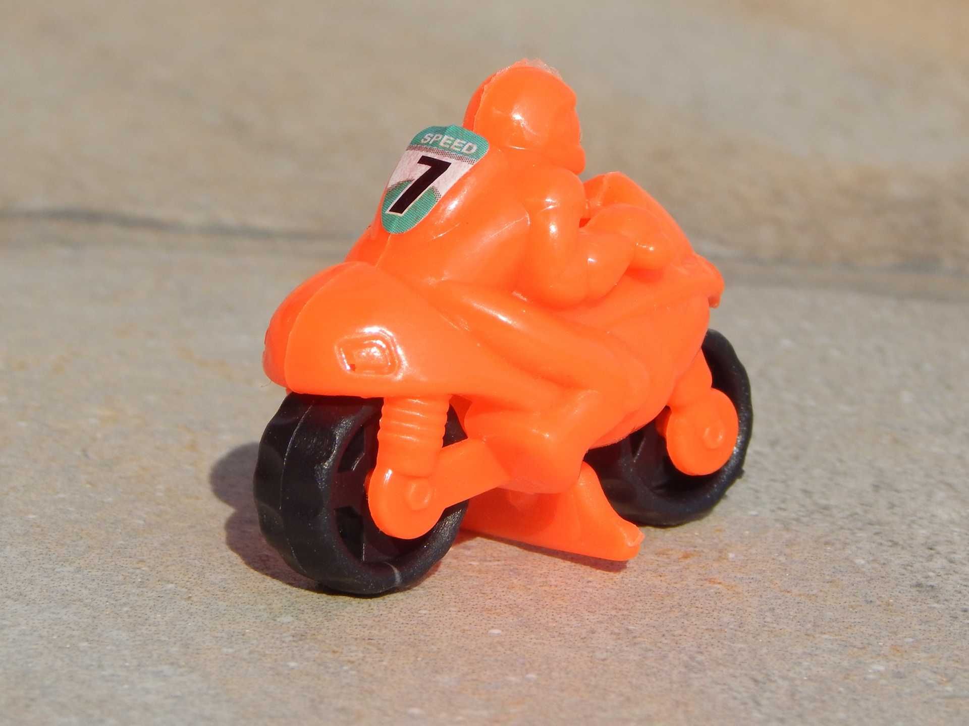 Jucarie motocicleta portocalie cu suport din plastic roti mobile