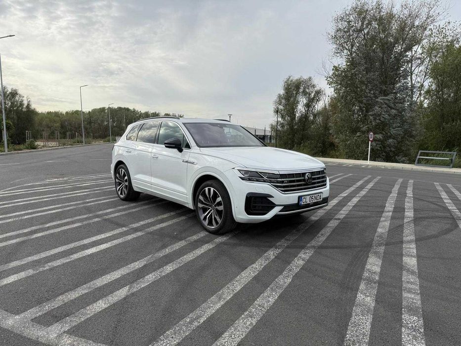 Volkswagen Touareg 3.0 V6 (286cp) TDI 4Motion R-Line, TVA deductibil