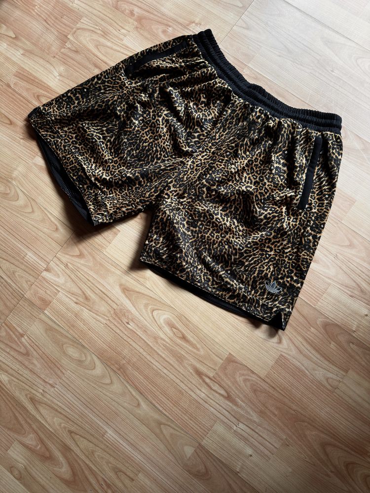 Shorts pantaloni scurti reversibili Adidas Originals Animal Print