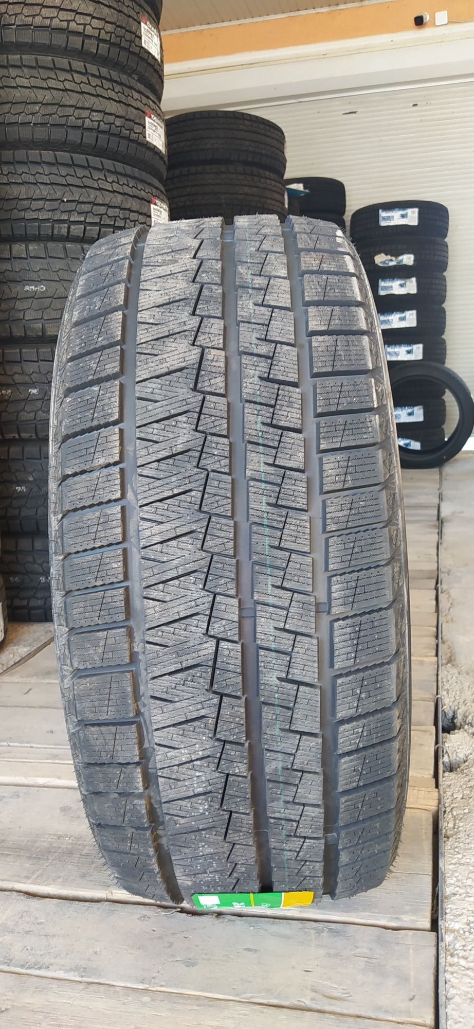 295/40R21 Kapsen AW33