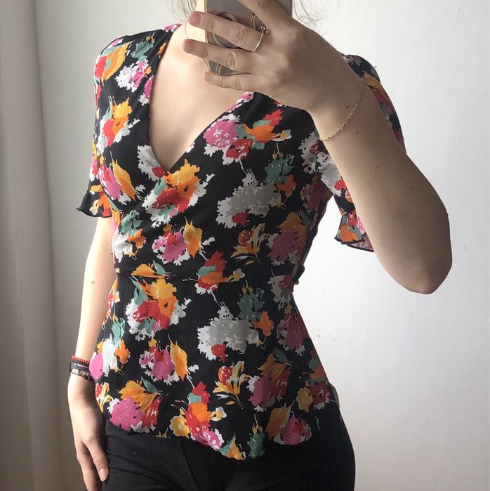 Bluză Zara cu imprimeu floral , decolteu in V , s