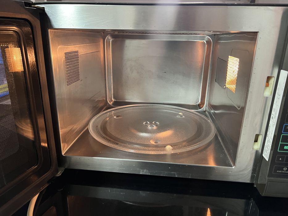 Cuptor Panasonic cuva inox