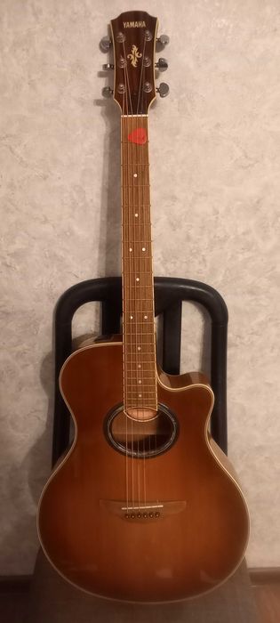 Гитара Yamaha apx700 sdb