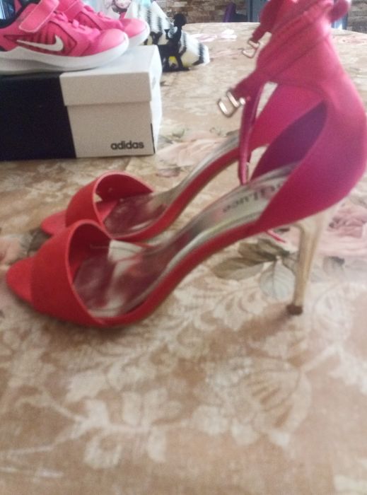 Много хубави официални обувки