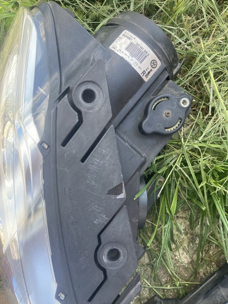 Vând Faruri Passat B6 Valeo