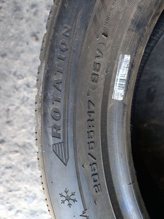 Зимни гуми -2023г.-17цола-205/55-1бр.-60лв."DUNLOP"