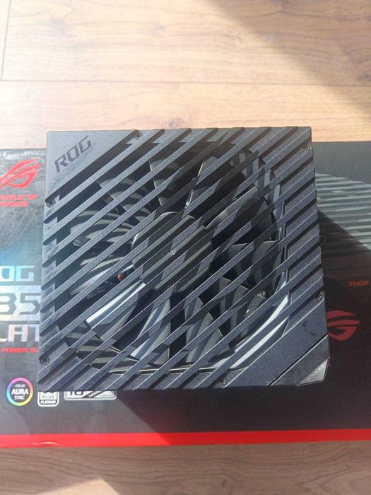 Захранващ блок ASUS ROG THOR PLATINUM с всички налични кабели