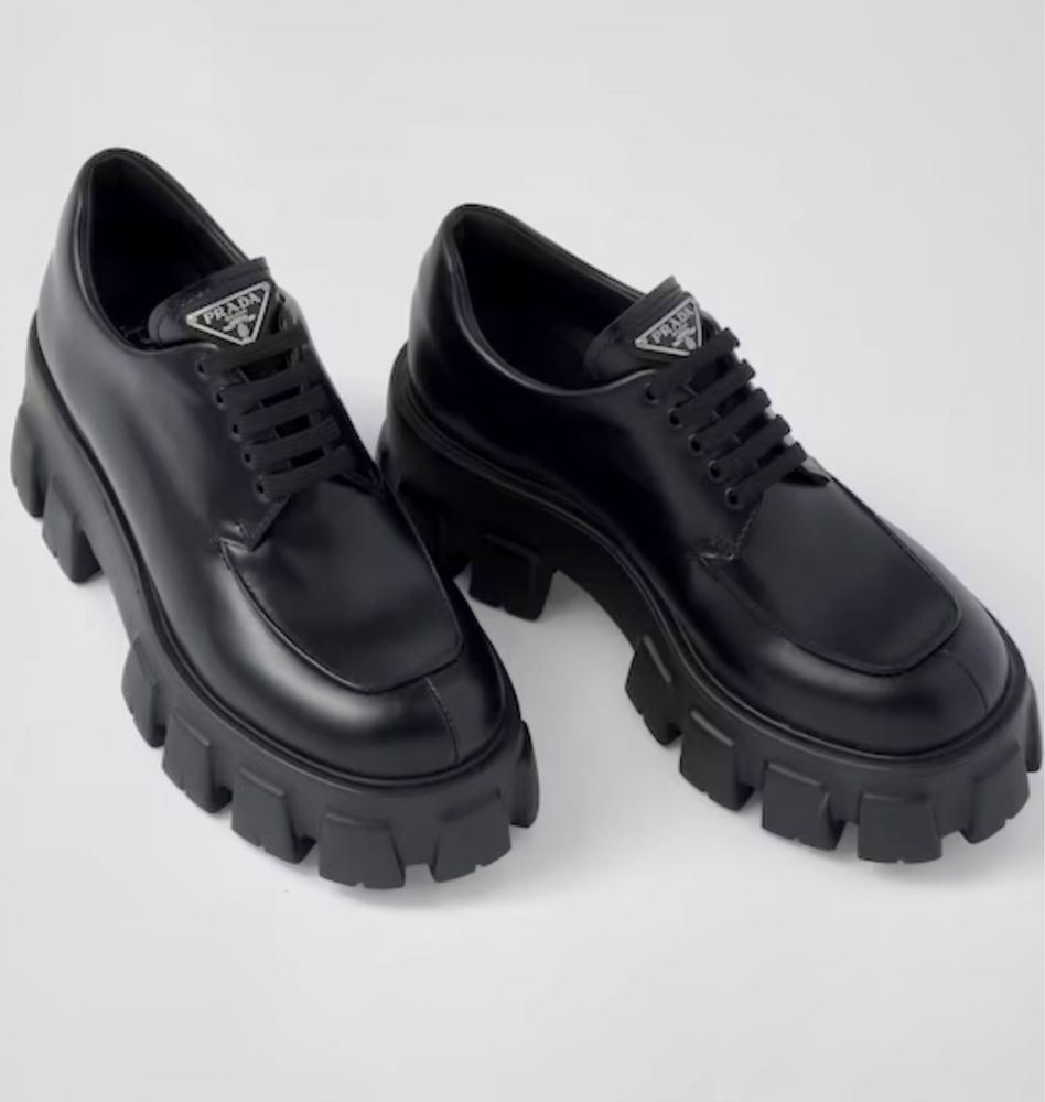 Обувки loafers Prada