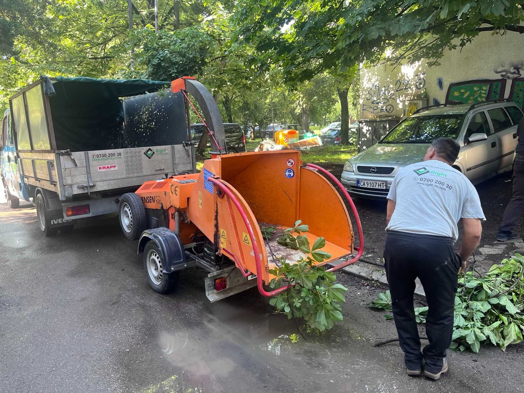 Почистване на запустели терени
