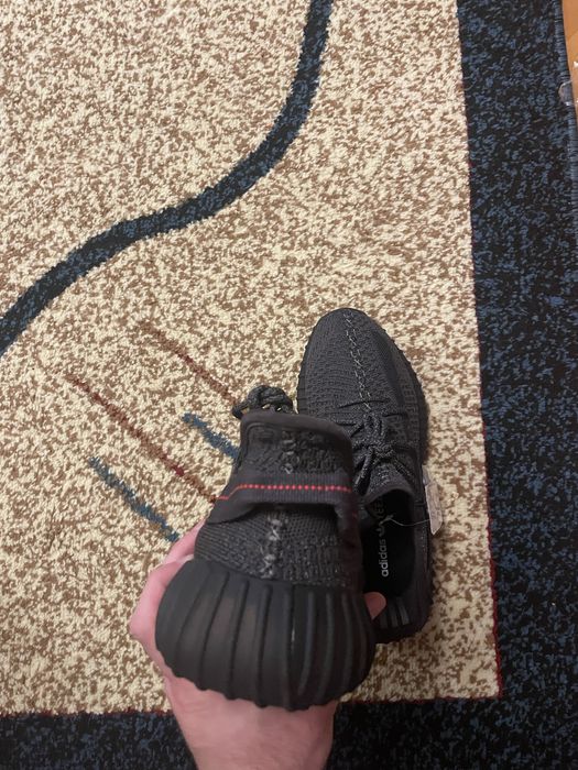 Yeezy 350 negri.
