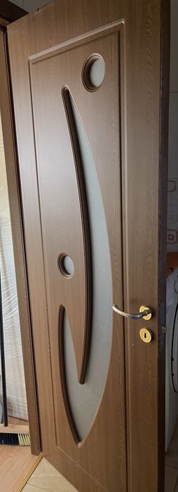Usi interior cu toate accesoriile