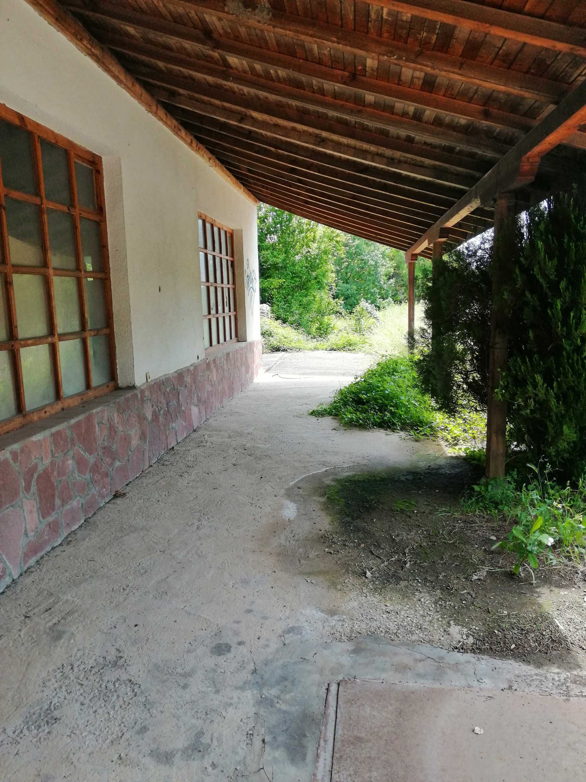 Масивна къща в село Брестница, Ябланица